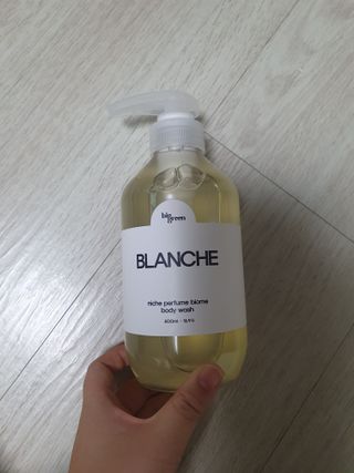 빅그린 니치 퍼퓸 바이옴바디워시 500ml(상탈, 블랙베리&베이, 블랑쉐 3종 중 택1) — 5점을 준 리뷰어가 2022년 8월 올린 사용 사진