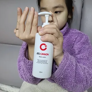 아토캐논(ATO CANNON) 아토캐논 고보습 바디로션 200ml — 5점을 준 리뷰어가 2022년 12월 올린 사용 사진