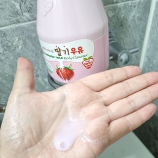 [과일나라] 피부가 마시는 딸기우유 바디클렌저&바디로션 — 5점을 준 리뷰어가 2022년 10월 올린 사용 사진