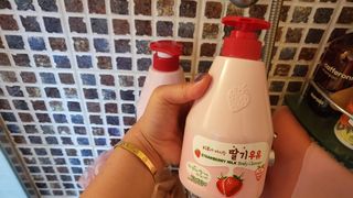 [과일나라] 피부가 마시는 딸기우유 바디클렌저&바디로션 — 4점을 준 리뷰어가 2022년 9월 올린 사용 사진