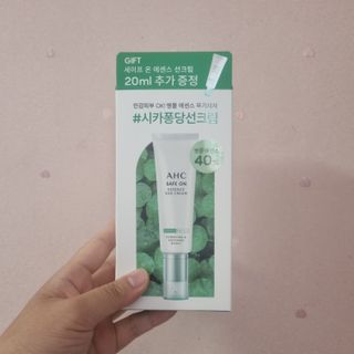 [AHC] 세이프온 에센스 선크림 올리브영 스페셜 증정 기획세트 — 4점을 준 리뷰어가 2022년 6월 올린 사용 사진