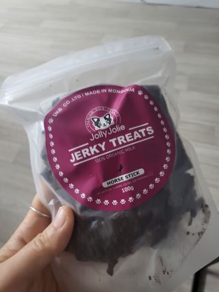 [졸리졸리] 말고기 육포 간식 (HORSE MEAT JERKY) — 5점을 준 리뷰어가 2023년 1월 올린 사용 사진
