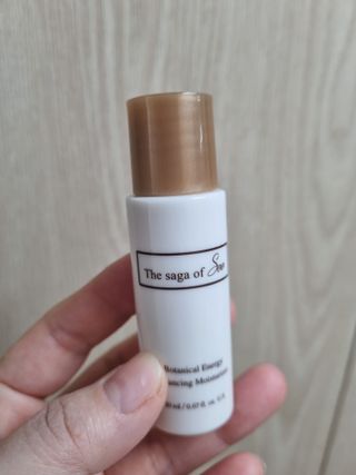 더사가오브수 [사가수] 효혜윤 보태니컬 에너지 에센스인로션 20ml /아이포올 스틱 3g — 4점을 준 리뷰어가 2023년 2월 올린 사용 사진