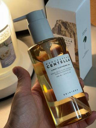 스킨1004 [SKIN1004] 마다가스카르 센텔라 라이트 클렌징 오일 200ml — 5점을 준 리뷰어가 2024년 7월 올린 사용 사진