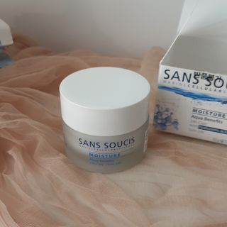 산수시 아쿠아 베네핏 24h 수부지 물광 속건조 수분크림 50ml — 5점을 준 리뷰어가 2021년 7월 올린 사용 사진