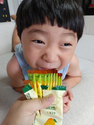 비타앤C 레몬맛, 망고맛 — 5점을 준 리뷰어가 2021년 7월 올린 사용 사진