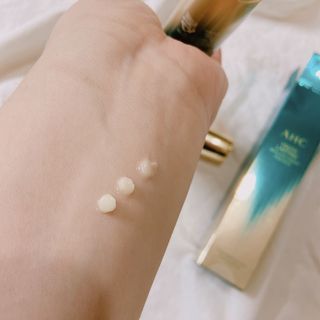 [NEW 탄력유턴 아이크림] AHC 유스 래스팅 리얼 아이크림 포 페이스 — 4점을 준 리뷰어가 2021년 2월 올린 사용 사진