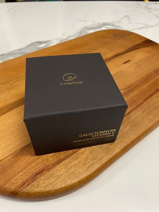 오투에니원 갈락토미세스 비타민 C 프리미엄 블랙스완 크림 50g — 4점을 준 리뷰어가 2023년 2월 올린 사용 사진