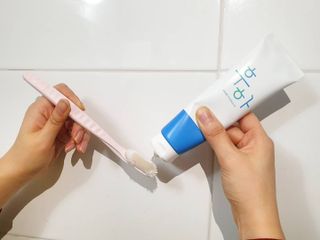 [심폐소생소] 무불소 임산부 천연 치약 — 5점을 준 리뷰어가 2021년 10월 올린 사용 사진