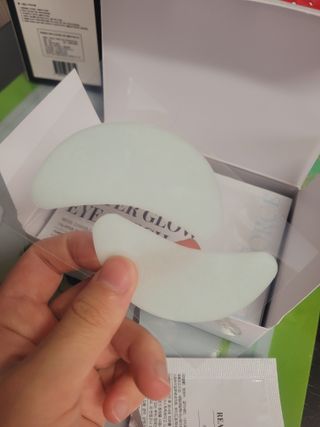 건강누리인터내셔날 레아라 다이아포스 슬리핑 아이패치 골드 & 물광 아이패치 [14회분/총 28매] — 5점을 준 리뷰어가 2022년 7월 올린 사용 사진