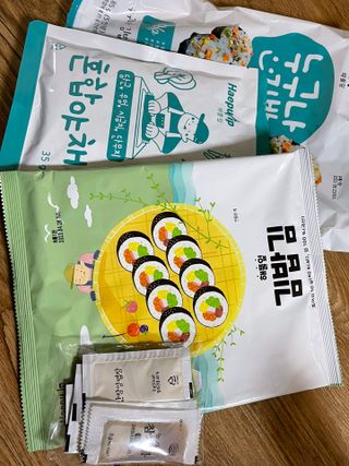 해풀잎 누구나 김밥*1ea [(혼합야채 35g *1ea,  김밥김 (5g, 5ea),  양념간장 (6g, 5ea), 참기름(5g, 2ea)] — 3.5점을 준 리뷰어가 2022년 7월 올린 사용 사진