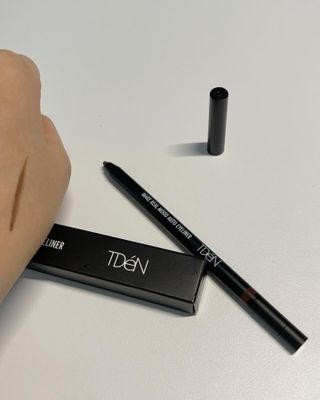 틸디앤 메이크 리얼무드 오토 아이라이너 — 5점을 준 리뷰어가 2021년 12월 올린 사용 사진