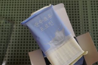 서울약사신협_순수초유프로틴_2.5gx30포 — 5점을 준 리뷰어가 2021년 11월 올린 사용 사진