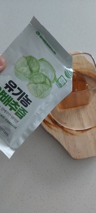 참앤들황토농원 국내산 유기농 양배추를 그대로 담은,  유기농 양배추즙  80ml X 30포 1박스 — 4점을 준 리뷰어가 2023년 4월 올린 사용 사진