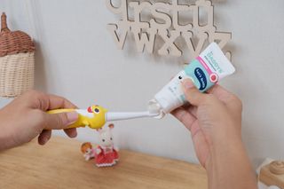 닥터데디스 안심저불소 키즈치약 (라즈베리, 청포도향 중 택 1) 60g +  여행용 미니 치약 15g — 5점을 준 리뷰어가 2022년 10월 올린 사용 사진