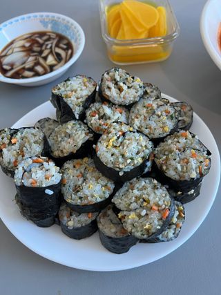 해풀잎 누구나 김밥*1ea [(혼합야채 35g *1ea,  김밥김 (5g, 5ea),  양념간장 (6g, 5ea), 참기름(5g, 2ea)] — 5점을 준 리뷰어가 2022년 8월 올린 사용 사진