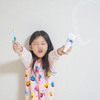 닥터데디스 안심저불소 키즈치약 (라즈베리, 청포도향 중 택 1) 60g +  여행용 미니 치약 15g — 4.5점을 준 리뷰어가 2022년 11월 올린 사용 사진