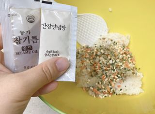 해풀잎 누구나 김밥*1ea [(혼합야채 35g *1ea,  김밥김 (5g, 5ea),  양념간장 (6g, 5ea), 참기름(5g, 2ea)] — 5점을 준 리뷰어가 2022년 7월 올린 사용 사진