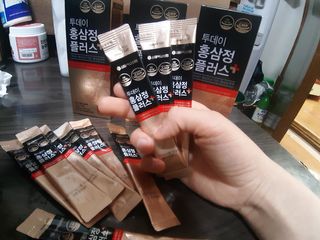 서울약사신협_투데이홍삼정플러스스틱_10g x 30포 — 5점을 준 리뷰어가 2021년 3월 올린 사용 사진