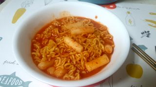 더밥  고추마녀 라볶이 +  나이스미 무설탕 현미후레이크 — 5점을 준 리뷰어가 2021년 10월 올린 사용 사진