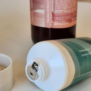 틱톡 [후르디아] 올리브영 아로마 비건 바디워시1종+바디로션1종 (그리너리) — 5점을 준 리뷰어가 2022년 12월 올린 사용 사진