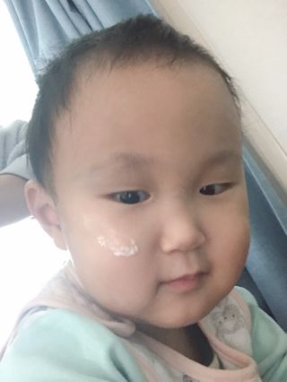 mom e 맘이 내추럴 베이비 케어 크림+바디오일 — 4.5점을 준 리뷰어가 2021년 1월 올린 사용 사진
