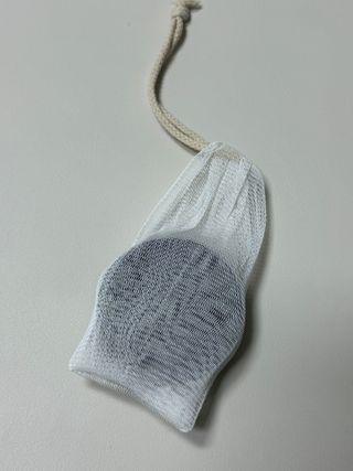free [아토르] 9종 임상완료 아토르 다름 샴푸바_블랙  프리미엄 두피 케어 샴푸바 — 5점을 준 리뷰어가 2023년 11월 올린 사용 사진