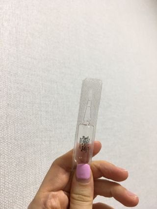 유니베르소 산소앰플 7일 집중케어 앰플 — 4.5점을 준 리뷰어가 2021년 4월 올린 사용 사진