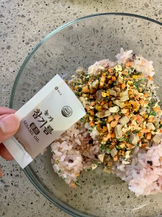 해풀잎 누구나 김밥*2ea [(혼합야채 35g *2ea,  김밥김 (10g, 2ea),  양념간장 (6g, 10ea), 참기름(5g, 4ea)] — 5점을 준 리뷰어가 2022년 7월 올린 사용 사진