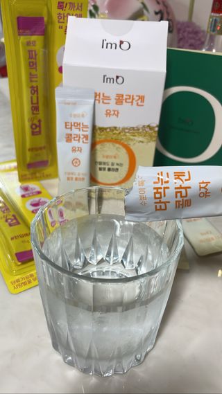 [음료수 대신 가능!]  빠르게 흡수되는 아임오 타먹는 콜라겐 1박스 — 4점을 준 리뷰어가 2023년 4월 올린 사용 사진