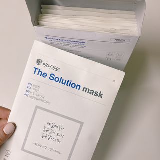 [이지아 마스크] 애니가드 더솔루션마스크, 블랙N화이트 KF94 대형 — 5점을 준 리뷰어가 2021년 3월 올린 사용 사진