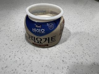 매일바이오 그릭요거트 오리지널 플레인 4개, 로스터리 커피믹스 4개 — 5점을 준 리뷰어가 2021년 12월 올린 사용 사진