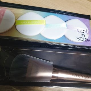 [툴앤썸] 메이크업 브러시로 바르고 호빵 스펀지로 클렌징하는 A-Z 뷰티툴 5종 — 5점을 준 리뷰어가 2021년 1월 올린 사용 사진