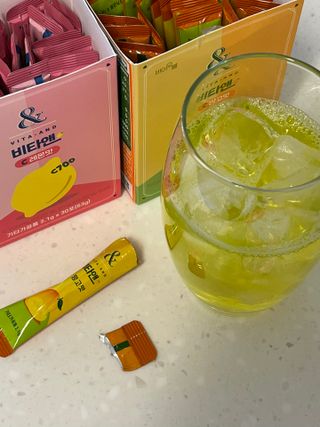 비타앤C 레몬맛, 망고맛 — 5점을 준 리뷰어가 2021년 8월 올린 사용 사진