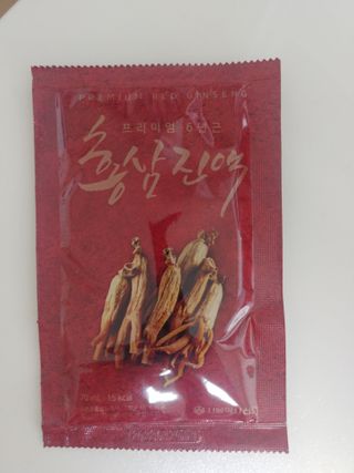 서울약사신협_프리미엄 6년근 홍삼진액_70mlx30포 — 5점을 준 리뷰어가 2021년 2월 올린 사용 사진