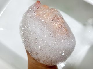프리마인 메이크업과 들뜨는 각질까지 한방에 깐달걀로! 순하기까지한 셀베이스 그린티클렌저(200ml) — 5점을 준 리뷰어가 2023년 3월 올린 사용 사진