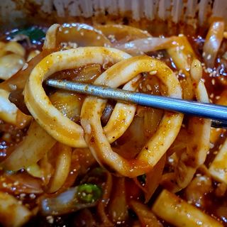 화끈한녀석들 새오똥400g 새우,오징어,똥집 볶음요리 소스,밀떡, 참기름 포함 — 5점을 준 리뷰어가 2022년 11월 올린 사용 사진