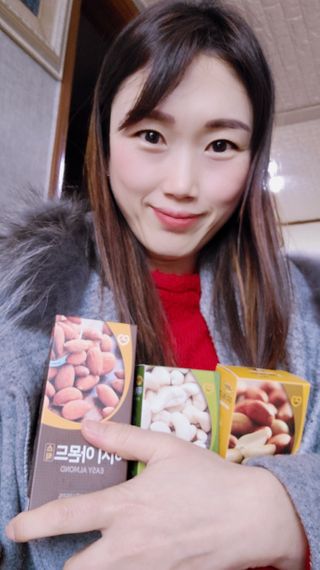짜먹는 이지견과 짜먹는 이지아몬드, 짜먹는 이지허니피넛, 짜먹는 이지캐슈넛 각 10g X  10포 — 4.5점을 준 리뷰어가 2021년 2월 올린 사용 사진
