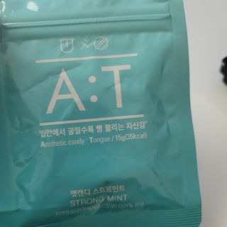 입 냄새 완화에 도움을 주는 에티켓 캔디 앳캔디 스트롱민트 — 5점을 준 리뷰어가 2021년 1월 올린 사용 사진