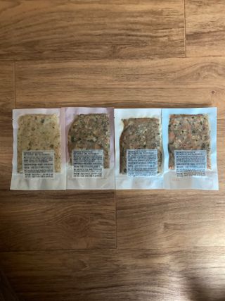 씽크라이크펫 강아지 화식 (50g 소/닭/오리/양 1팩씩 4팩) — 4.5점을 준 리뷰어가 2023년 1월 올린 사용 사진