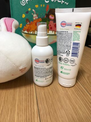 mom e 맘이 내추럴 베이비 케어 크림+바디오일 — 5점을 준 리뷰어가 2021년 1월 올린 사용 사진