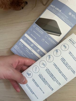 아클리브 Premium 항균 항바이러스 액정 보호필름(iPhone) — 5점을 준 리뷰어가 2022년 10월 올린 사용 사진
