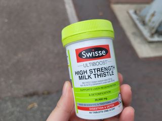 Swisse 스위스 고함량 밀크씨슬 35,000mg 60정 — 5점을 준 리뷰어가 2021년 11월 올린 사용 사진