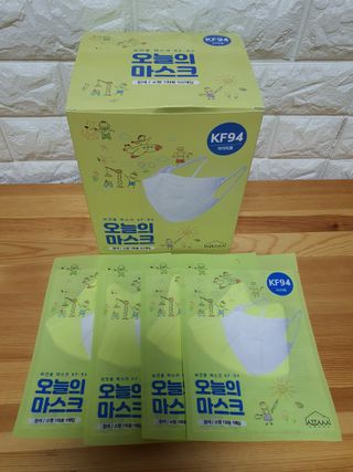[심폐소생소] 오늘의마스크 KF94 소형 초등학생 어린이 마스크 — 5점을 준 리뷰어가 2021년 12월 올린 사용 사진