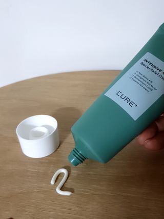 김정문알로에 큐어 큐어 인텐시브 알로에 배리어 릴리프 크림 100g — 4.5점을 준 리뷰어가 2021년 4월 올린 사용 사진
