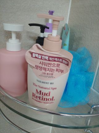 벨먼 내추럴 스파 머드레티놀 바디워시(그린로즈, 미드나잇 피오니) — 5점을 준 리뷰어가 2022년 6월 올린 사용 사진