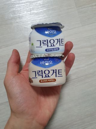 매일바이오 그릭요거트 오리지널 플레인 4개, 로스터리 커피믹스 4개 — 5점을 준 리뷰어가 2021년 12월 올린 사용 사진