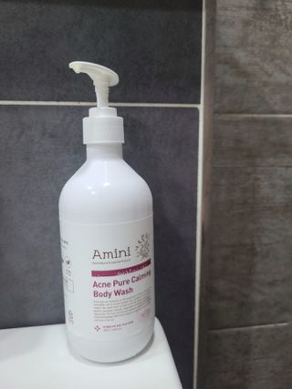 아미니 아크네 퓨어카밍 바디워시 500ml — 5점을 준 리뷰어가 2021년 7월 올린 사용 사진