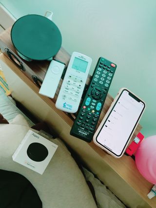 아카라 집 밖에서도 집 안을 돌봐주는 스마트 리모컨 — 4.5점을 준 리뷰어가 2022년 6월 올린 사용 사진