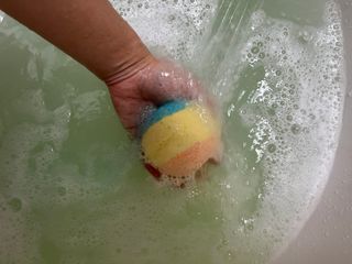 소담스퀘어 상암 Evreryday Bath Bomb Day7(에브리데이 배쓰밤 데이7) / 7종 중 2종 랜덤발송 — 5점을 준 리뷰어가 2022년 11월 올린 사용 사진